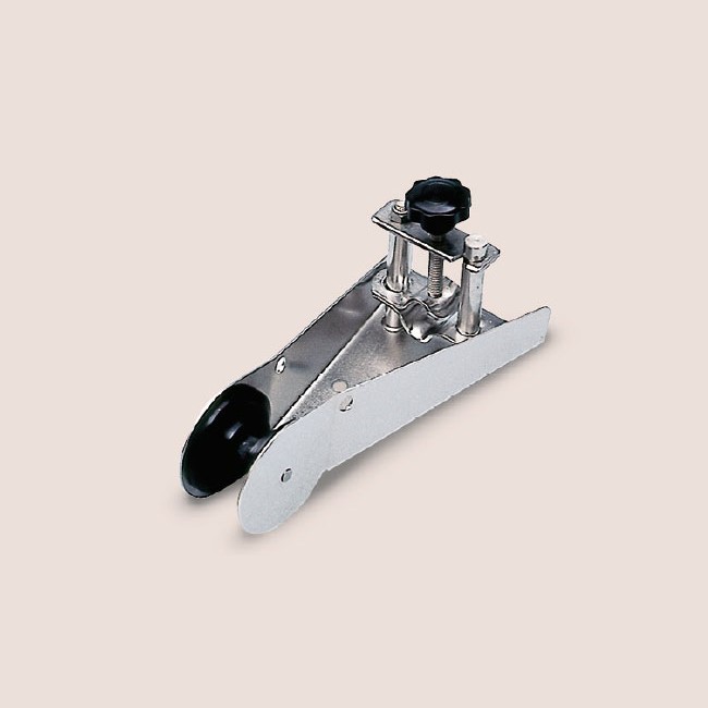 Art. 229.00 Stainless steel bow roller with anchor blocking